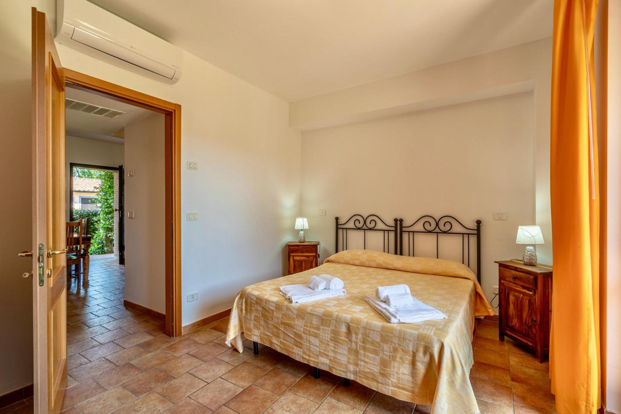 Isa - Residence With Swimming Pool In Sorano, Apartments With Air Conditioning And Private Outdoor Area Exterior photo