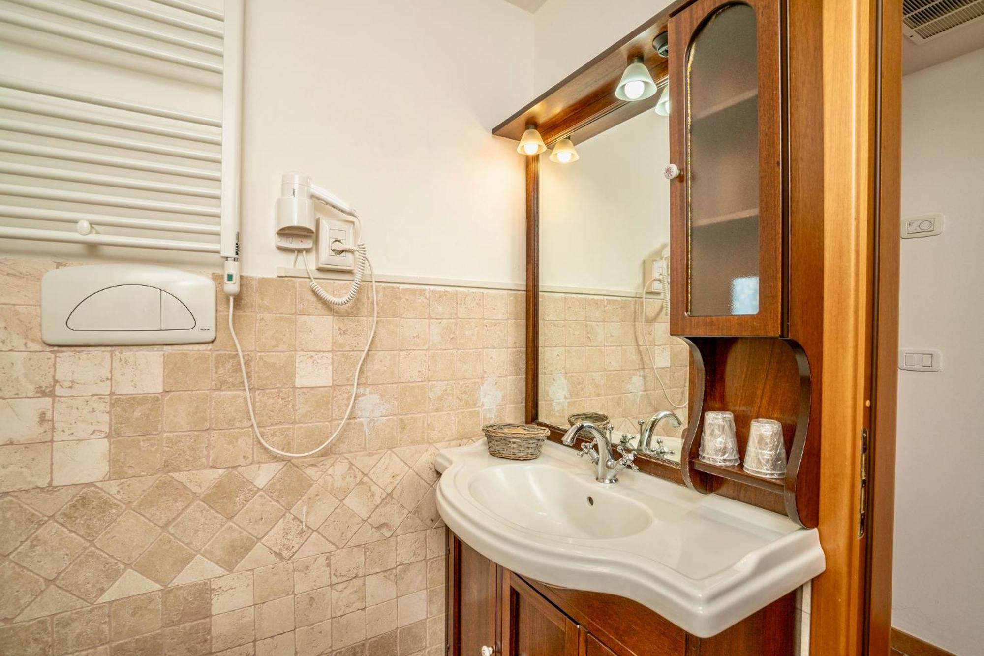 Isa - Residence With Swimming Pool In Sorano, Apartments With Air Conditioning And Private Outdoor Area Exterior photo