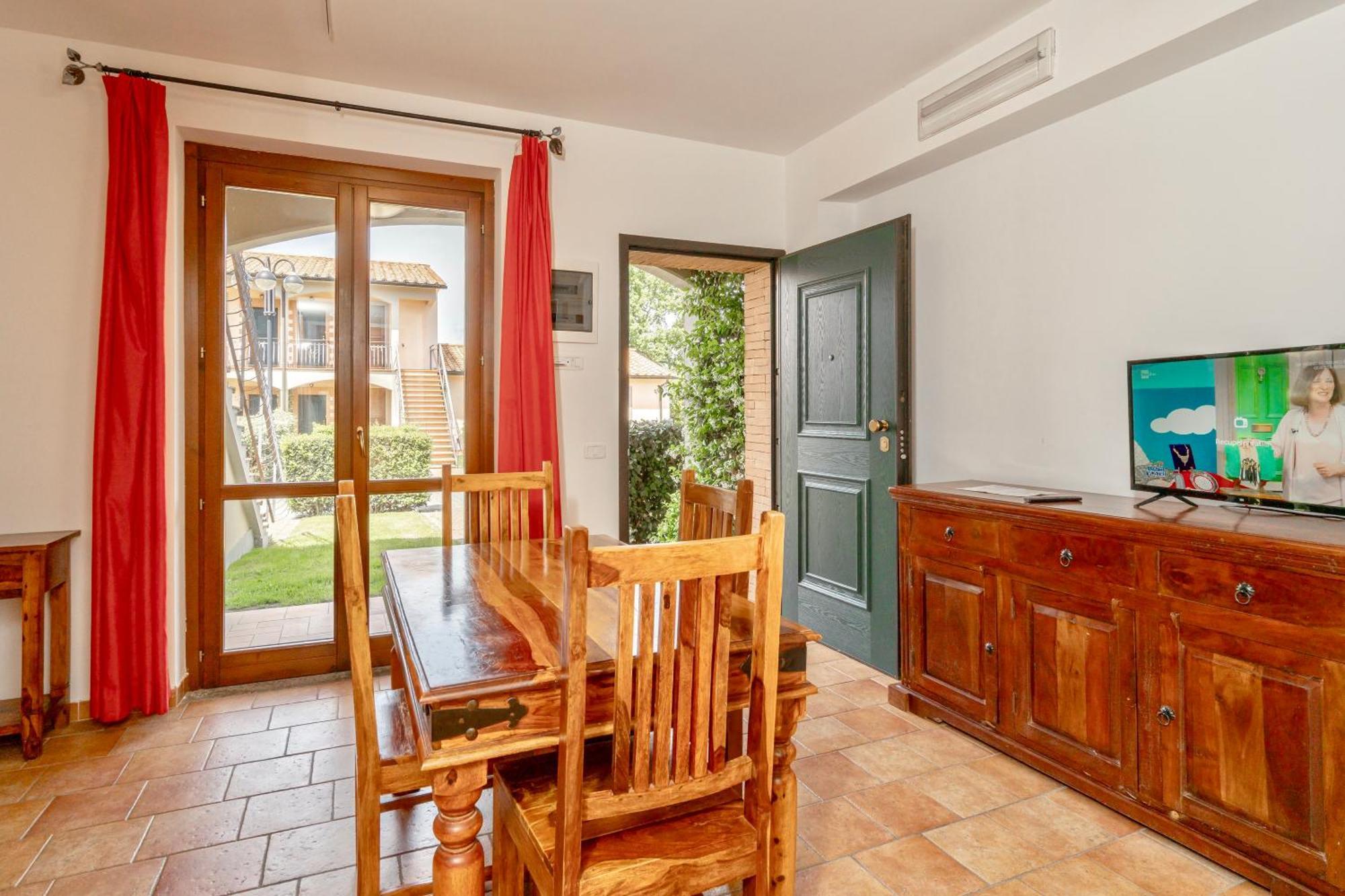 Isa - Residence With Swimming Pool In Sorano, Apartments With Air Conditioning And Private Outdoor Area Exterior photo