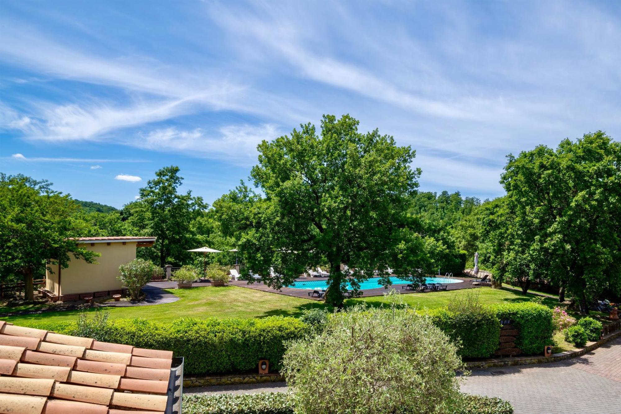 Isa - Residence With Swimming Pool In Sorano, Apartments With Air Conditioning And Private Outdoor Area Exterior photo