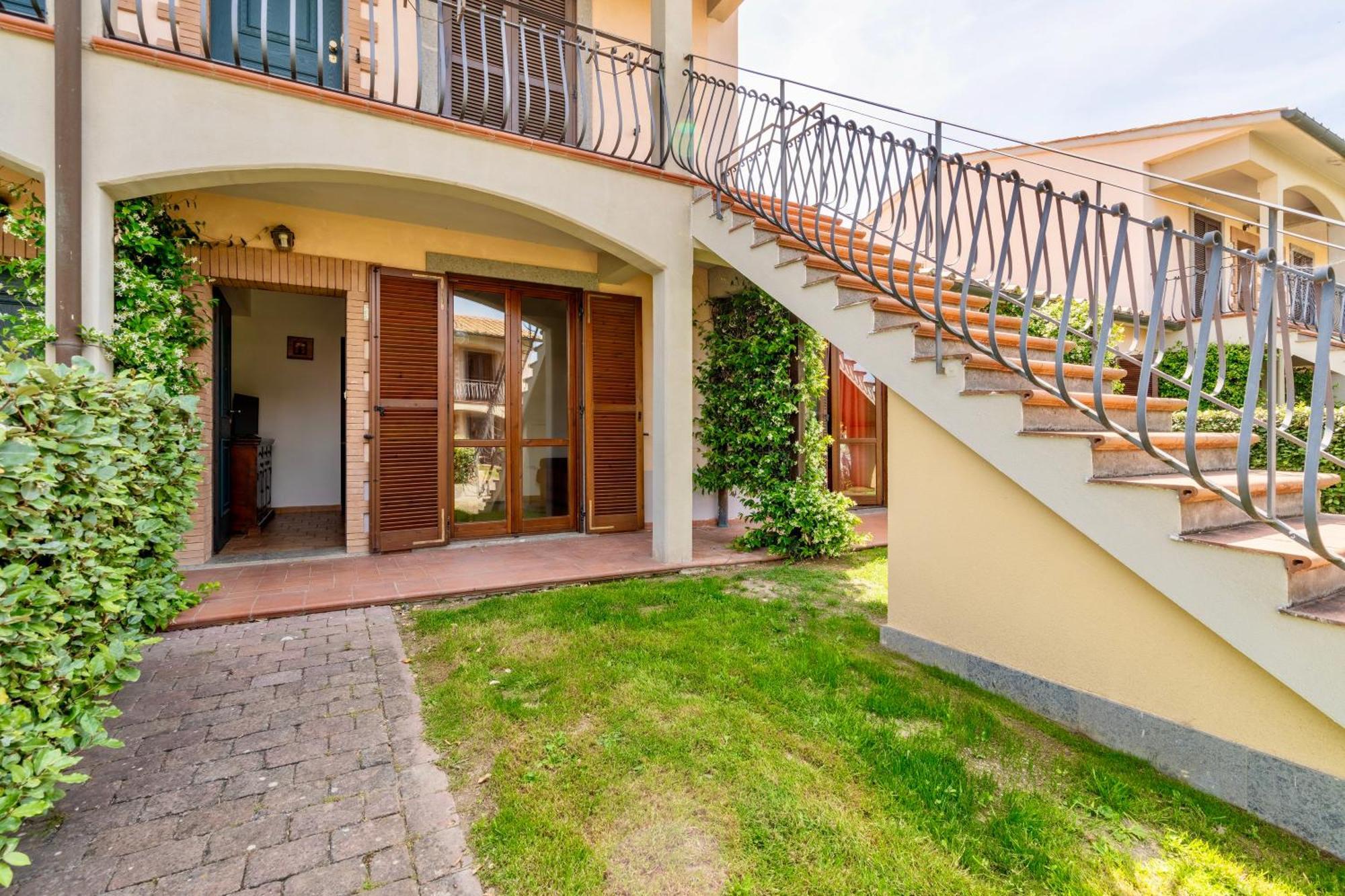 Isa - Residence With Swimming Pool In Sorano, Apartments With Air Conditioning And Private Outdoor Area Exterior photo
