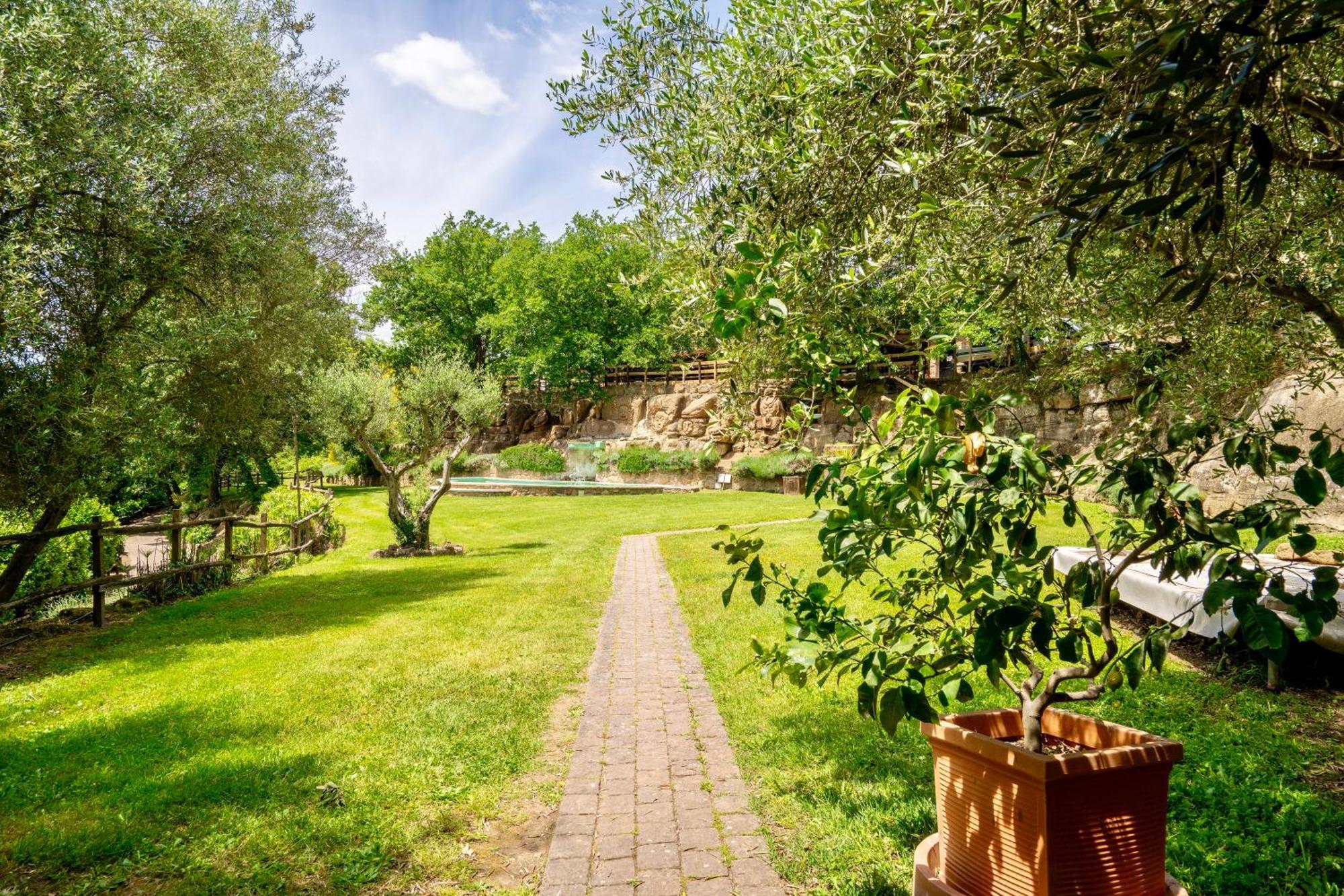 Isa - Residence With Swimming Pool In Sorano, Apartments With Air Conditioning And Private Outdoor Area Exterior photo