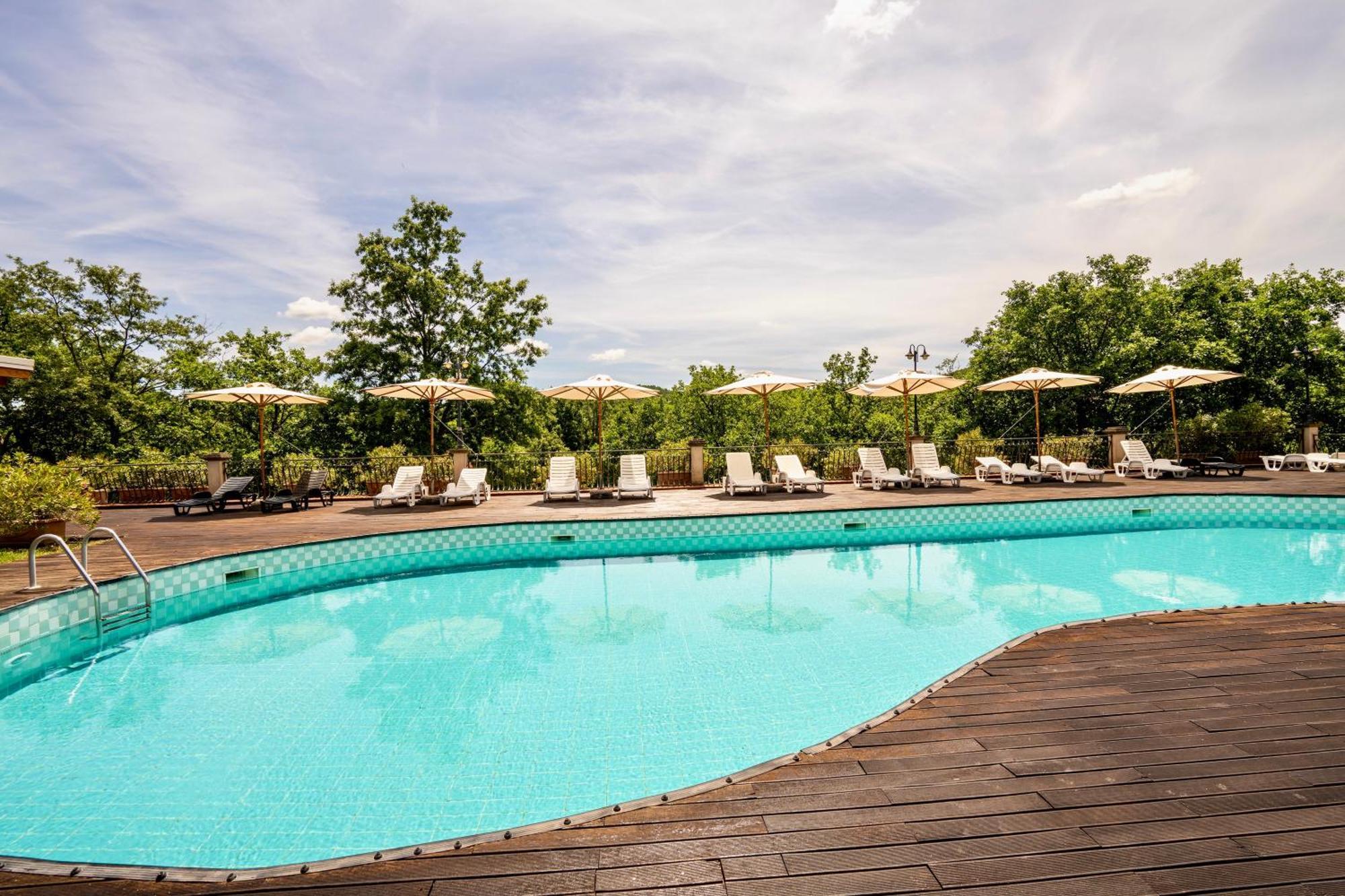 Isa - Residence With Swimming Pool In Sorano, Apartments With Air Conditioning And Private Outdoor Area Exterior photo