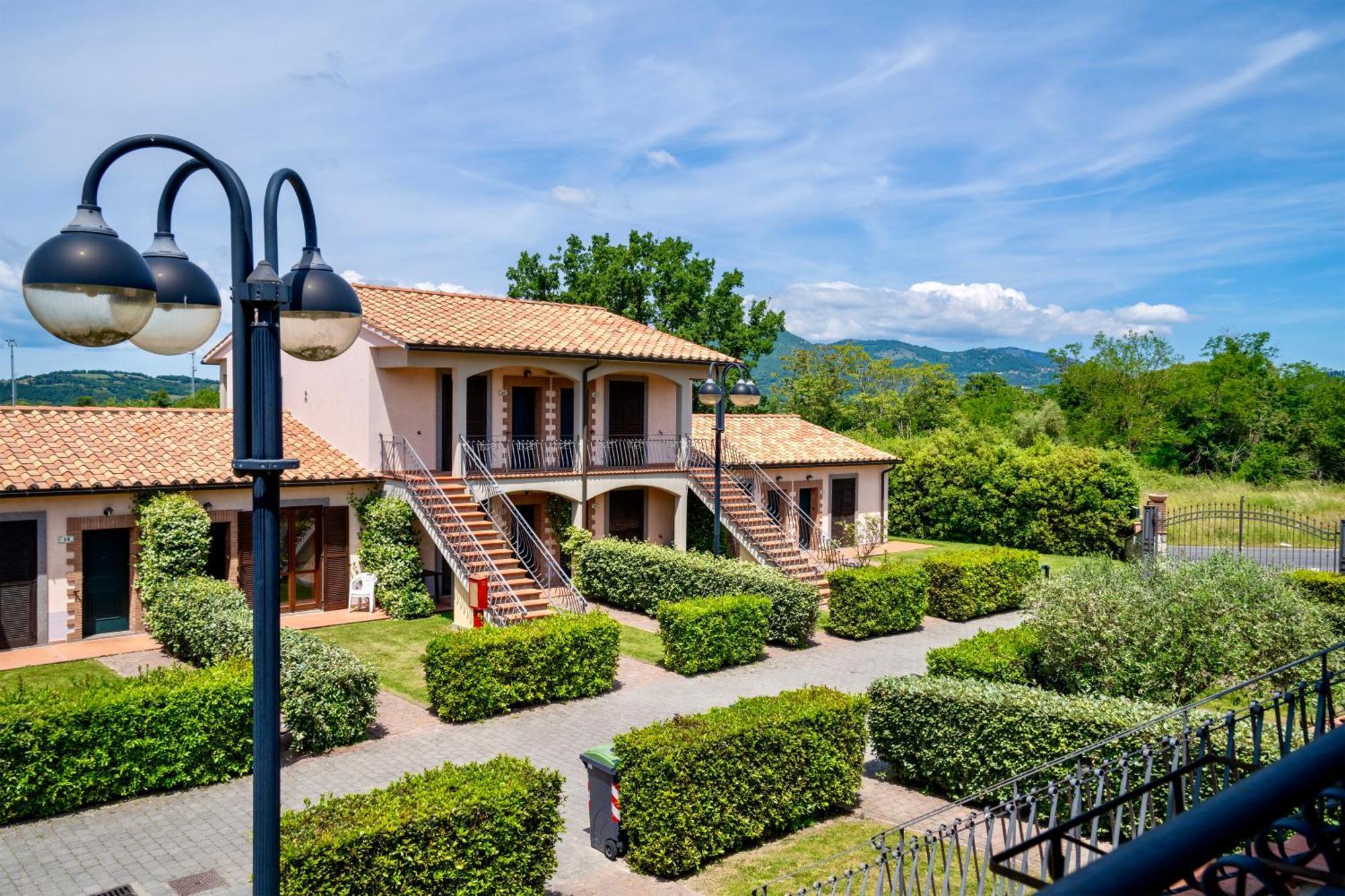 Isa - Residence With Swimming Pool In Sorano, Apartments With Air Conditioning And Private Outdoor Area Exterior photo